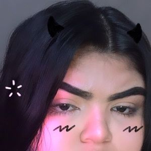 Meet your Posher, Roxana